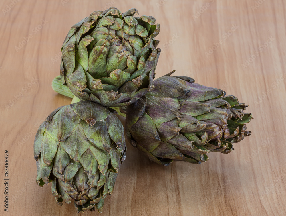 Fototapeta premium Raw artichokes