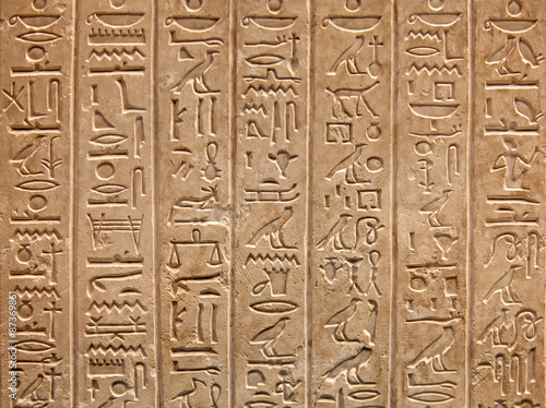hieroglify-na-scianie