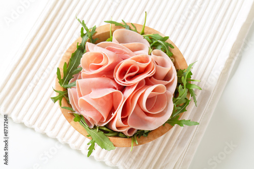 Rocket salad and sliced ham