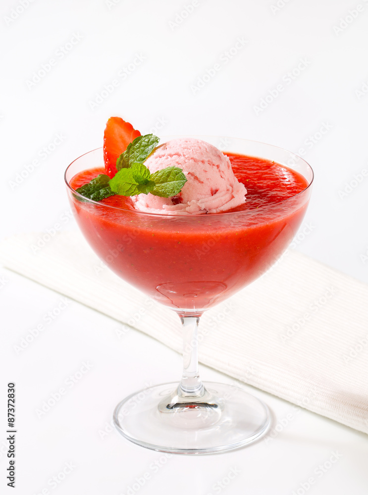 Ice cream with strawberry sauce Ice cream with strawberry sauce