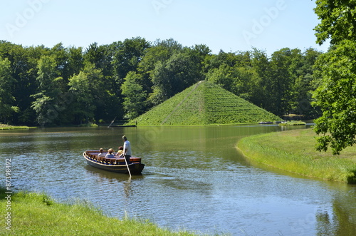 Boot bei Seepyramide, Schlosspark Branitz