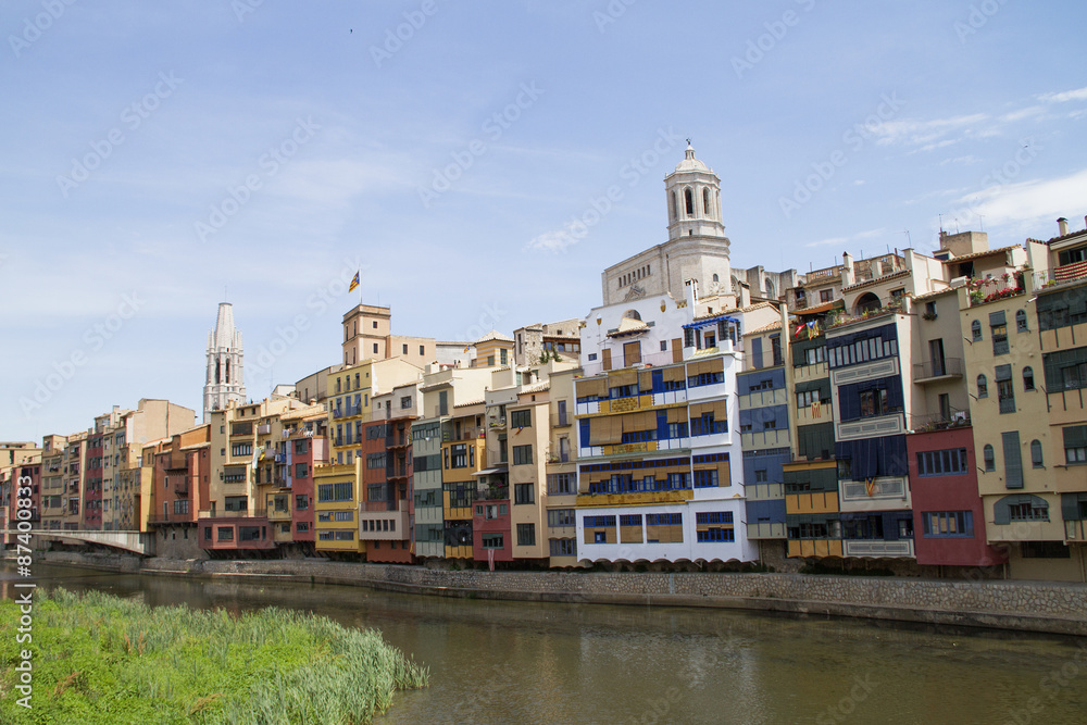 Naklejka premium Old section of the city with the catherdal in the background.Girona,Spain