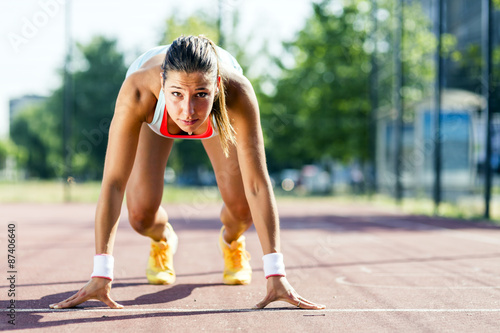 Plakat Female sprinter getting ready for the run