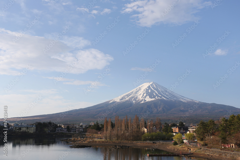 Kawaguchiko park near the lake and views of Mount Fuji.