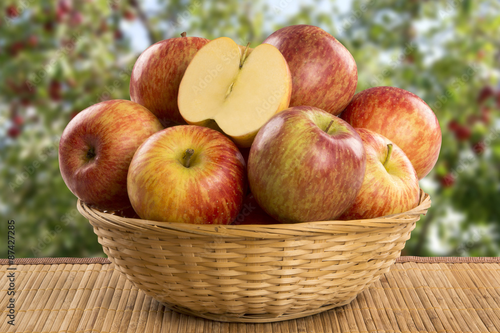 red apples red apples