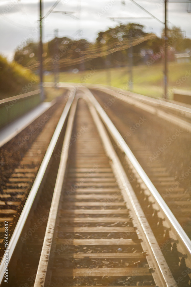 De focused railroad track