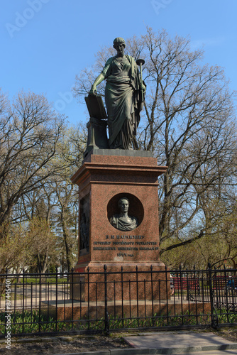 Памятник писателю карамзину Ульяновск