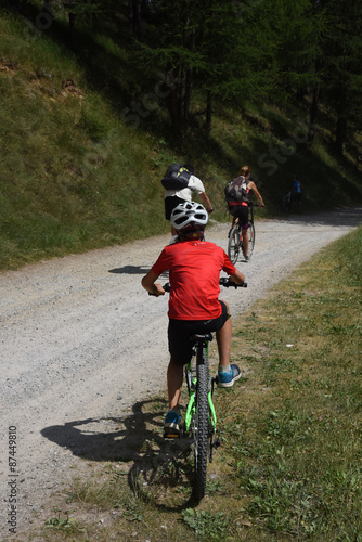 mountain bike bambini in bicicletta montagna