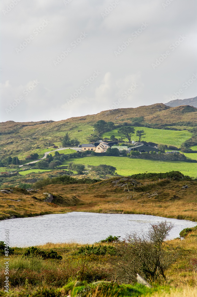 Obraz premium Farmhouse on the Sheeps' Head in Rural Ireland