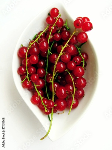 red currants in a bowl