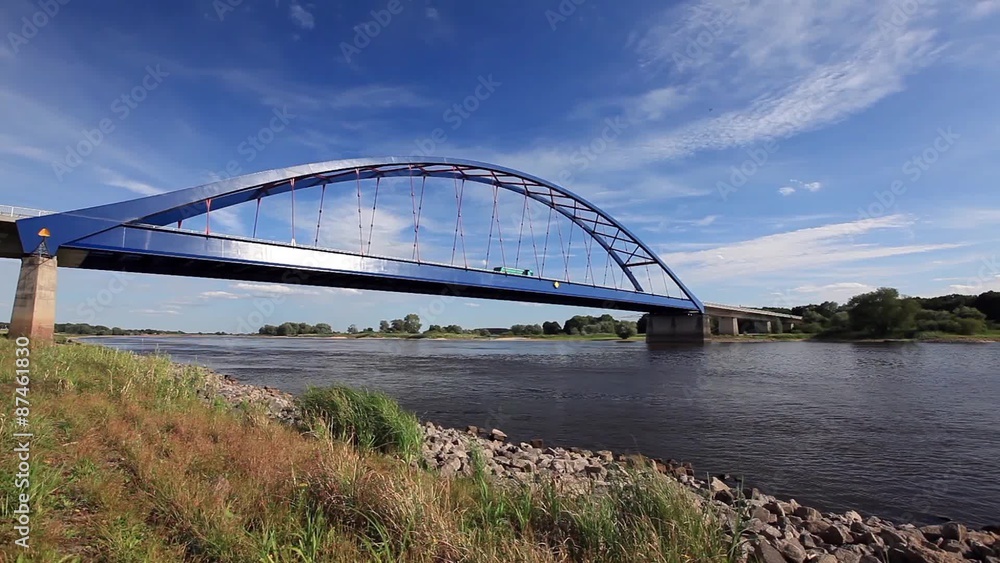 Elbbrücke bei Dömitz (Mecklenburg-Vorpommern, Niedersachsen) Elbbrücke bei Dömitz (Mecklenburg-Vorpommern, Niedersachsen)