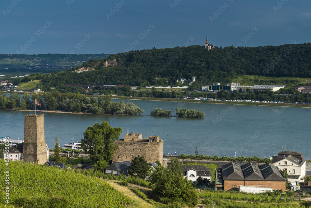 Rüdesheim am Rhein und Bingen am anderen Rheinufer