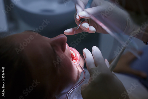 Obraz na płótnie Woman at dentists office w salonie