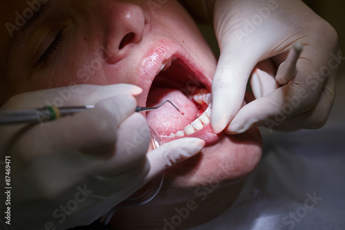 Obraz na płótnie Woman at dentists office w salonie