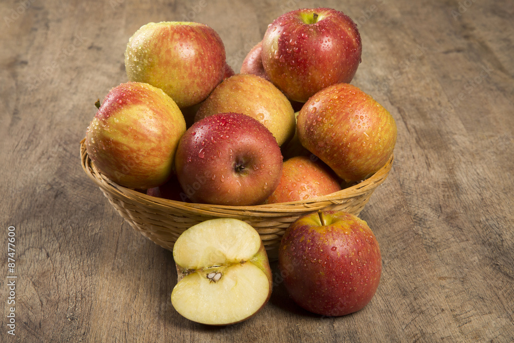 red apples red apples