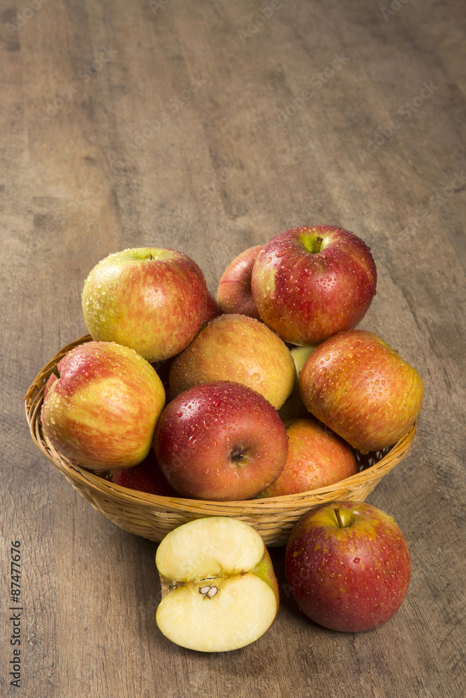 red apples red apples