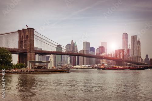 Brooklyn bridge at dusk, New York City © Federico Rostagno