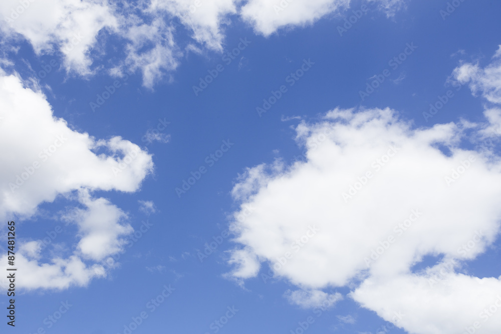 Obraz premium blue sky background with a tiny clouds