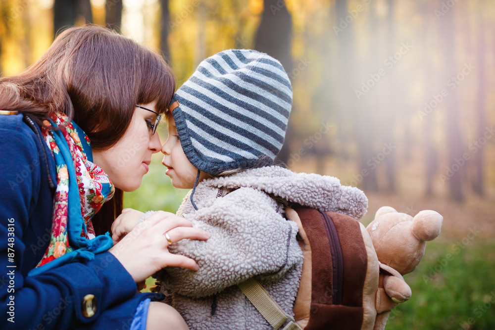 Obraz premium Young Happy Mother with Son Walking in the Park