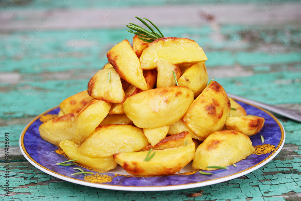 Baked potatoes with rosemary Baked potatoes with rosemary