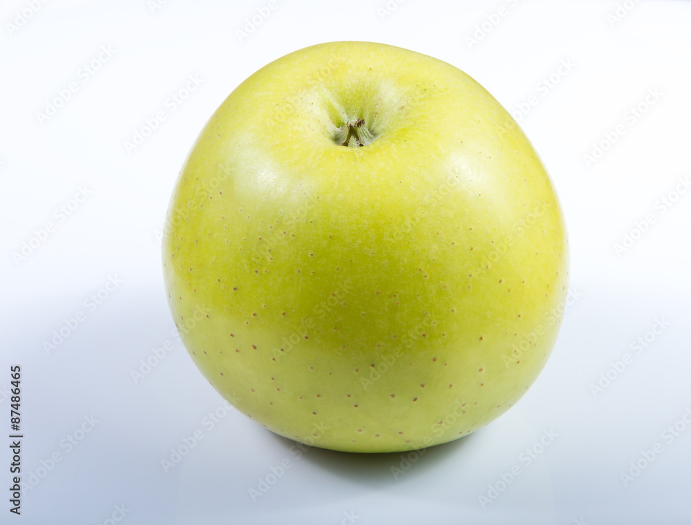 Green apple isolated .