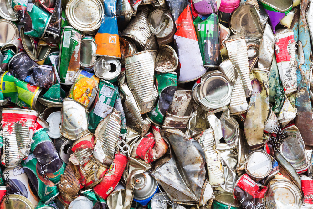 Obraz premium Compressed aluminum can for recycle