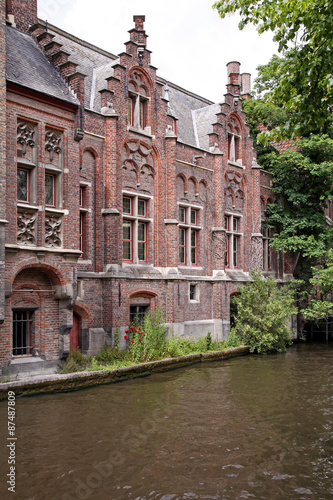 historische giebelhäuser am kanal