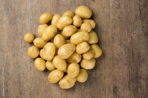 Some potatoes over a wooden surface