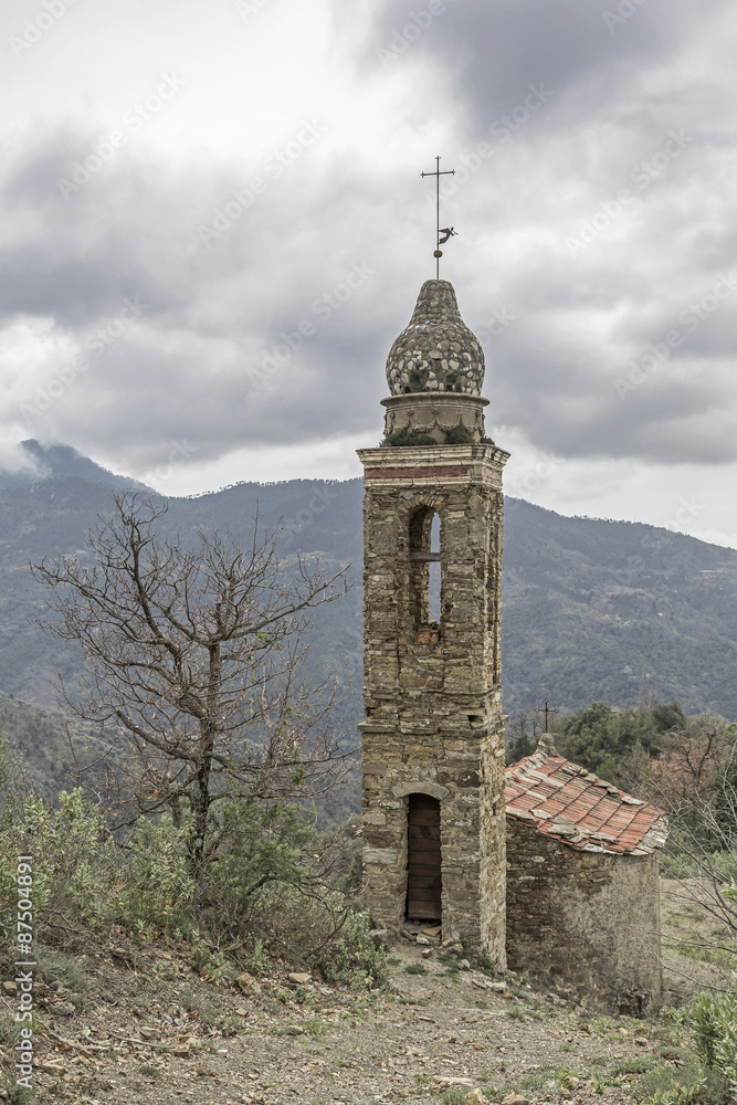 Bergkirche im Apennin