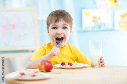 cheerful kid eating healthy...