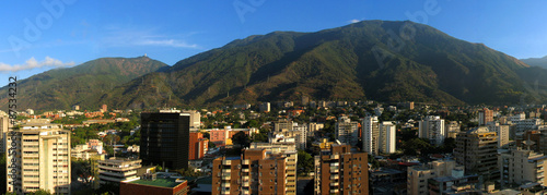 Panorama von Caracas/Venezuela mit Berg Avila photo