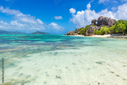 Tropical Paradise - Anse Source d'Argent - Beach on island La Digue in Seychelles © Simon Dannhauer