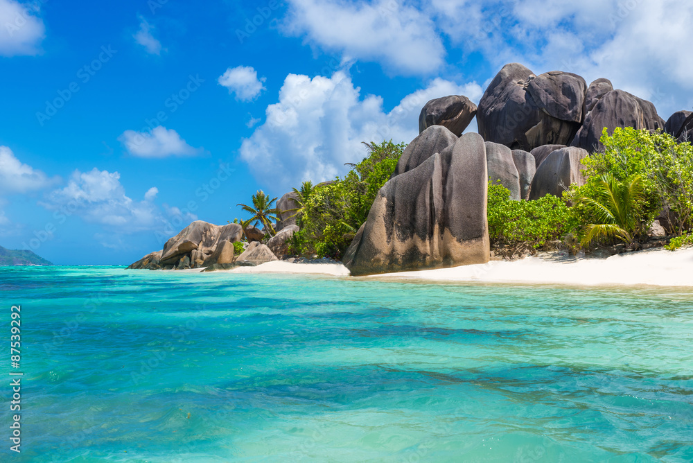 Fototapeta premium Tropical Paradise - Anse Source d'Argent - Beach on island La Digue in Seychelles