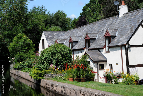 Pen-y-Ddol Cottage, Llangollen Canal in Denbighshire,