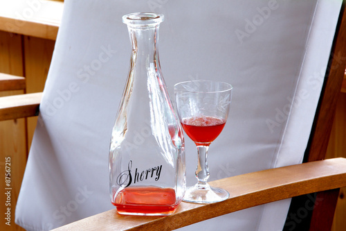 Canvastavla sherry bottle with glass