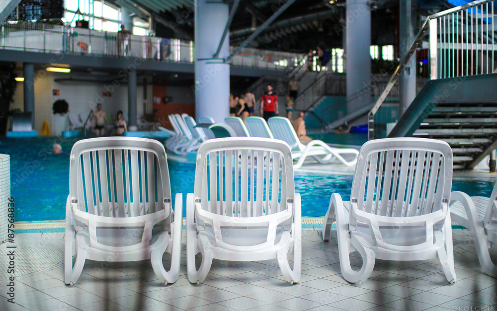 Лежаки шезлонги