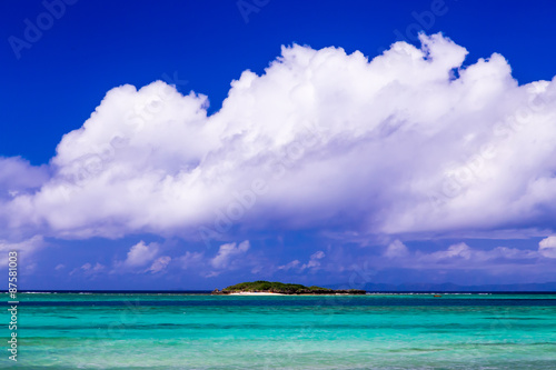 沖縄の海と入道雲