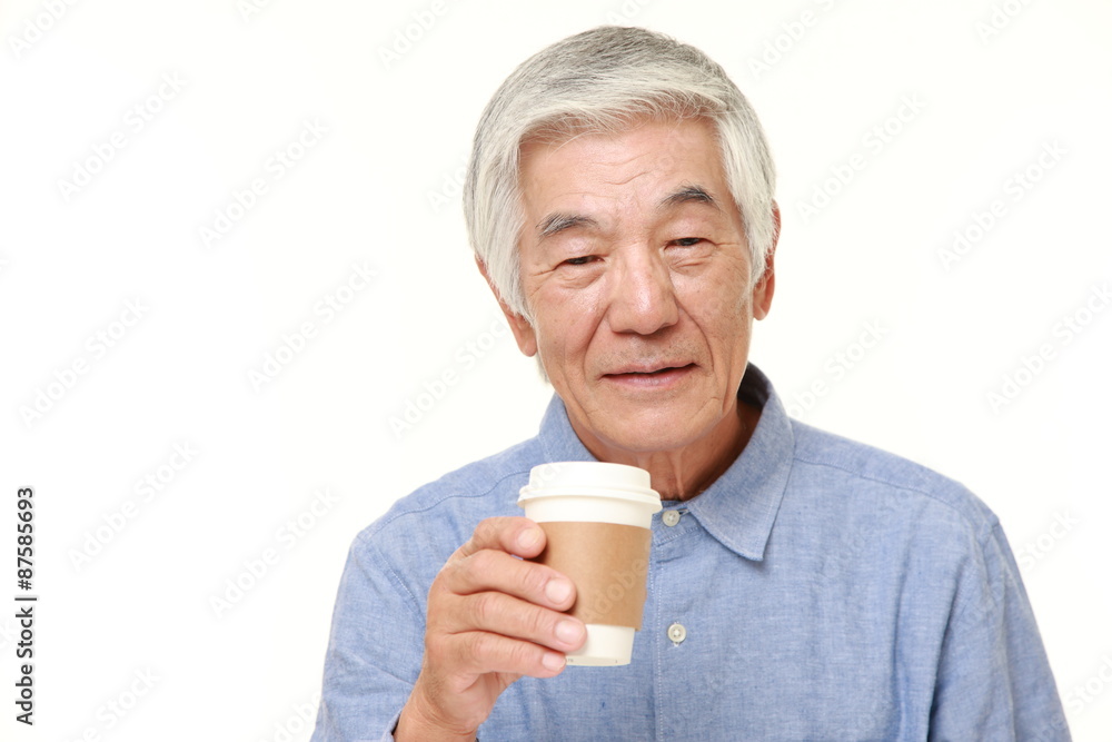コーヒーブレイクをとる高齢者 コーヒーブレイクをとる高齢者