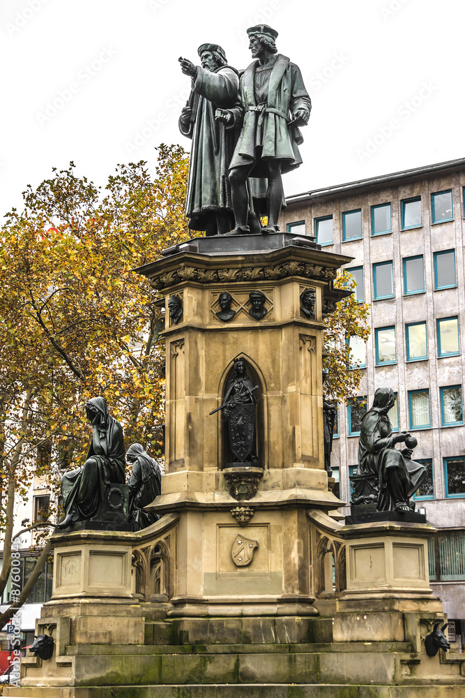 Obraz premium Johannes Gutenberg monument (1858). Frankfurt am Main, Germany.