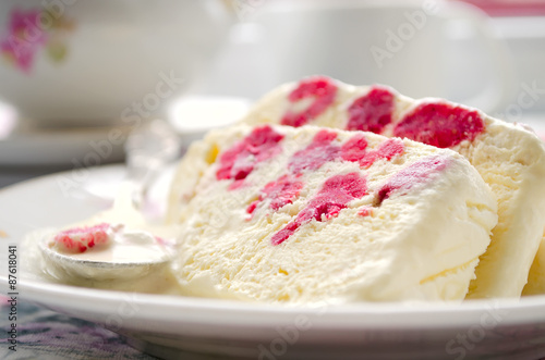 Raspberry ice-cream dessert semifreddo