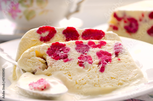Raspberry ice-cream dessert semifreddo