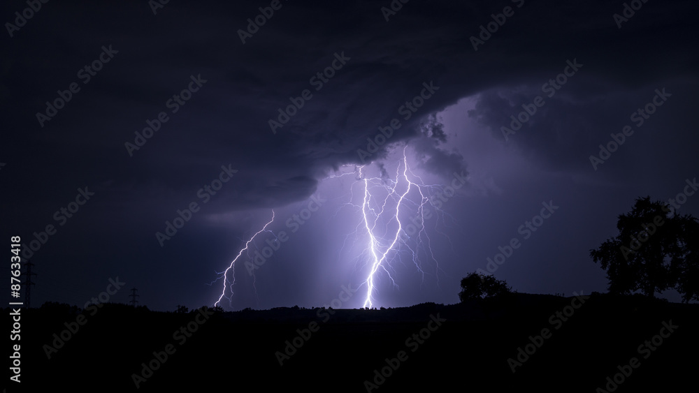 Gewitter über Feld mit Unwetter Blitzeinschlag - obrazy, fototapety, plakaty 