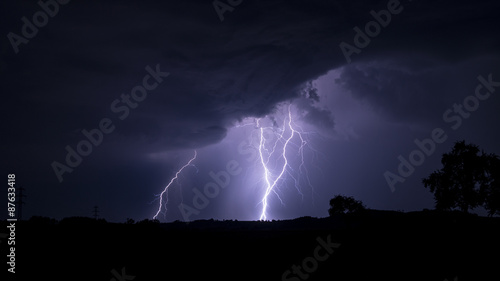 Gewitter über Feld mit Unwetter Blitzeinschlag photo