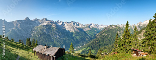 Scenic alpine panorama near Hochvogel, Germany © XtravaganT