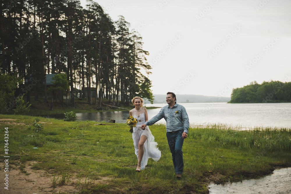 Fototapeta premium Walk on lake coast 3269.