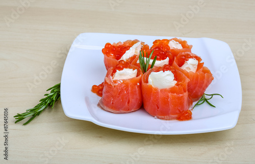 Salmon and cheese roll