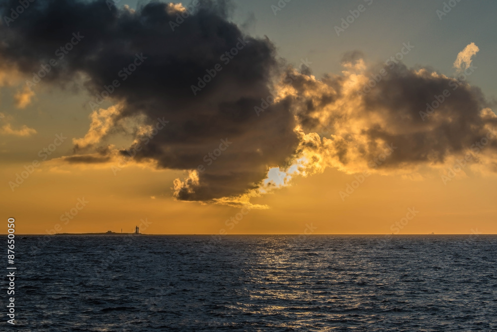 soleil couchant sur l'île du Pilier