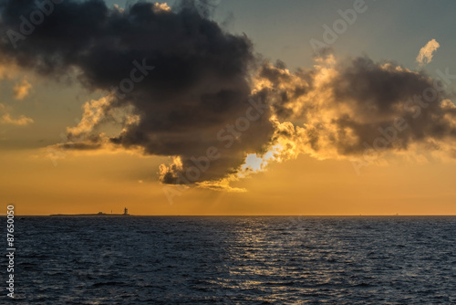 soleil couchant sur l'île du Pilier © didierbabarit