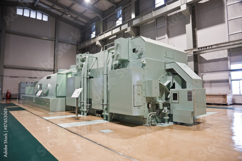Generator and turbine in a power station