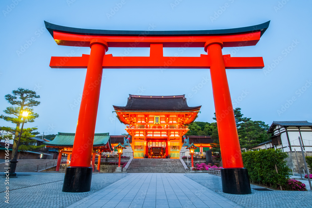 Fushimi Inari Shrine ,  Famous and important Shinto shrine in southern Kyoto , Japan - obrazy, fototapety, plakaty 